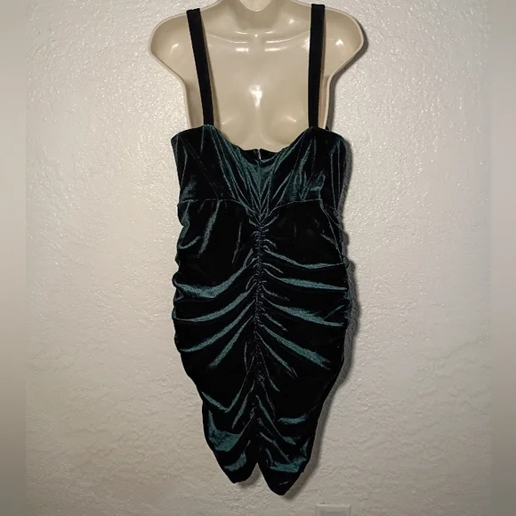 Moalluom Green Velvet Mini Dress - Picture 7 of 7